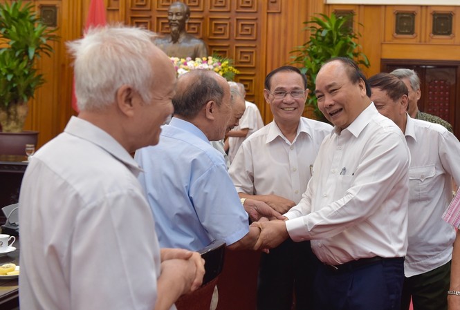 Thủ tướng gặp mặt các cán bộ trực tiếp phục vụ, bảo vệ Bác Hồ Thủ tướng Nguyễn Xuân Phúc gặp mặt những cán bộ trực tiếp phục vụ Bác Hồ (ảnh N.B)