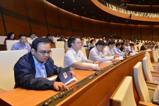 Chi hơn 14 nghìn tỷ đồng để cải cách tiền lương, tinh giản biên chế Quốc hội thông qua Nghị quyết về phân bổ ngân sách (ảnh Như Ý)