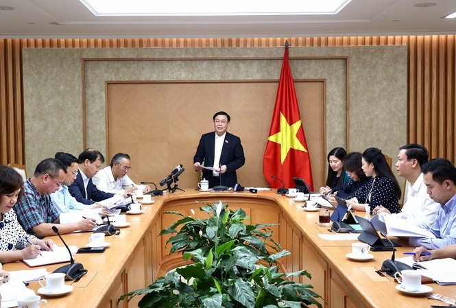 Xem xét nhập khẩu để bù đắp thiếu hụt 200 nghìn tấn thịt lợn Phó Thủ tướng Vương Đình Huệ chủ trì cuộc họp