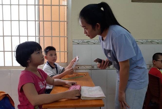 Những giáo viên tiếng Anh ở Trường học Phổ cập Những giáo viên tiếng Anh ở Trường học Phổ cập