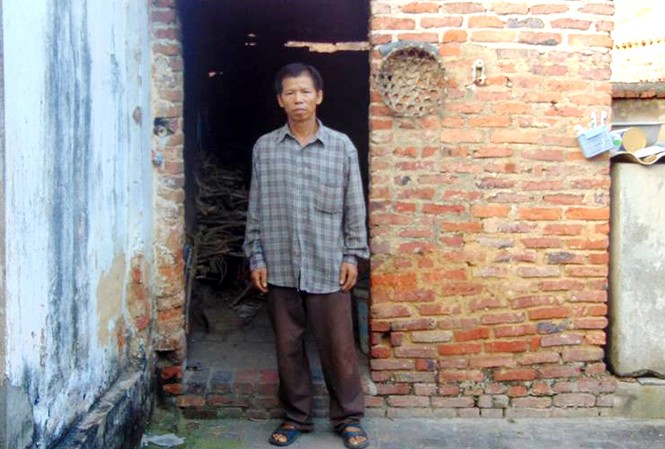 Ông Nguyễn Thanh Chấn đề nghị bồi thường 10 tỷ đồng Ông Nguyễn Thanh Chấn vẫn chưa hết sợ hãi khi kể về việc bị ép cung, bắt nhận tội 10 năm trước