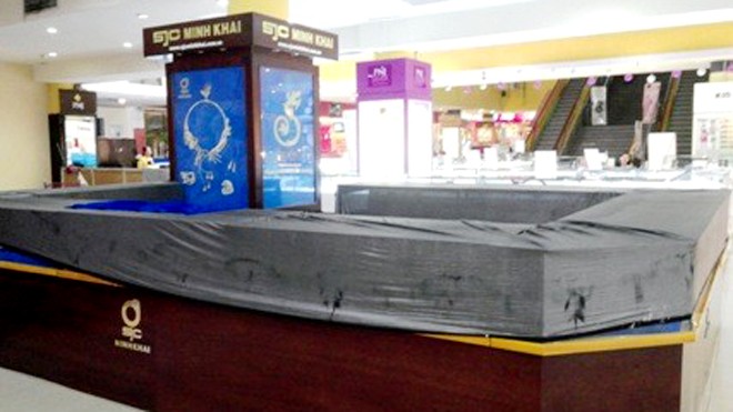 Triệu tập 7 bảo vệ vụ trộm đột nhập tiệm vàng, ngân hàng Cửa hàng kinh doanh SJC Minh Khai là nơi mất nhiều tài sản nhất trong vụ băng siêu trộm đột nhập siêu thị Cộng Hoà đêm 14, rạng sáng 15/10