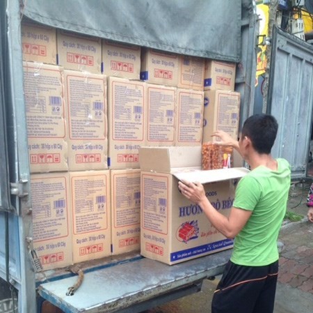 Thu giữ hàng nghìn hộp bánh kẹo nhập lậu giữa Thủ đô Kiểm tra, lập biên bản xử lý số hàng hóa nhập lậu