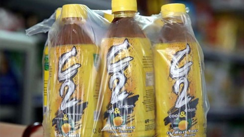Nước C2 và Rồng đỏ có hàm lượng chì vượt ngưỡng vẫn được bán Ba lô hàng nước giải khát nhãn hiệu C2 bị thu hồi do hàm lượng chì vượt ngưỡng. Ảnh: Ngọc Thắng/Thanh niên