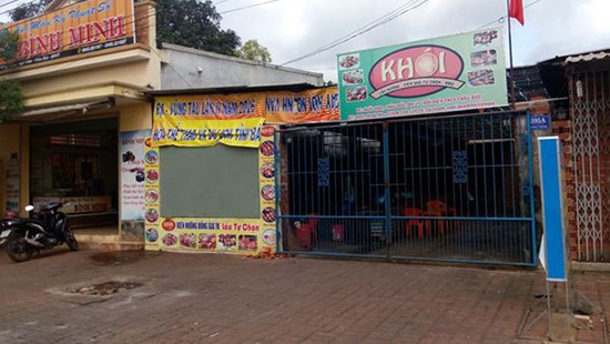 Hai anh em ruột bị đâm thương vong khi đang nhậu Vỉa hè nơi hai nạn nhân bị đâm lúc ngồi nhậu