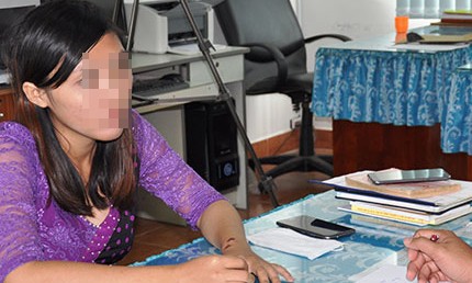 Người mẹ trẻ Chị Phụng trình báo tại Cơ quan Cảnh sát điều tra Công an huyện Kiên Lương