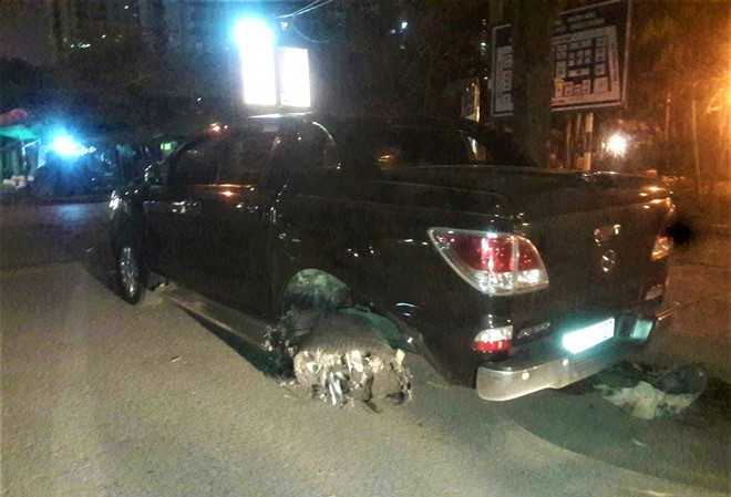 Công an Hà Nội lên tiếng vụ thanh niên bị ô tô kéo lê 700m giữa phố Chiếc xe bán tải chỉ dừng lại khi lốp sau hư hỏng nặng