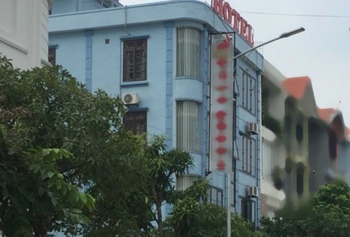 Tin mới vụ nữ sinh 14 tuổi bị thượng tá và 3 chủ doanh nghiệp xâm hại Khách sạn nơi những đối tượng được cho là đã thực hiện hành vi đồi bại với cháu M.