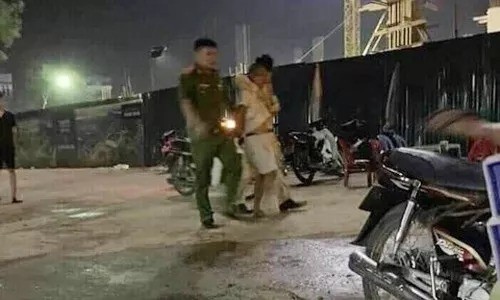 Cảnh sát giao thông bị đâm sau lưng Đối tượng Thái bị lực lượng khống chế sau khi đâm CSGT làm nhiệm vụ
