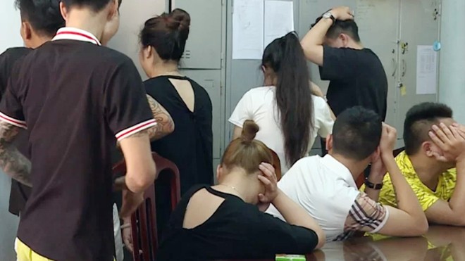 4 cô gái thác loạn ma túy với hơn chục thanh niên trong căn biệt thự Nhóm nam nữ dương tính với ma túy tại trụ sở công an