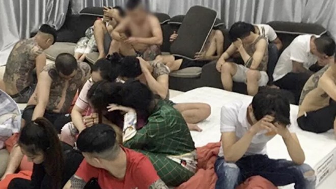 Nhóm thanh niên cố thủ trong villa khi bị bắt quả tang đang phê ma túy Nhiều thanh niên nam, nữ bị phát hiện sử dụng ma tuý tại tiệc sinh nhật của Thông