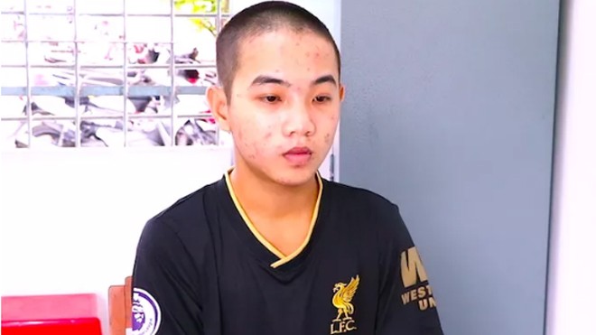 Nhậu xong, bé gái bị 'bạn trai' dẫn vào nhà nghỉ giao cấu Nguyễn Anh Kiệt tại cơ quan công an. Ảnh: Công an Bình Minh