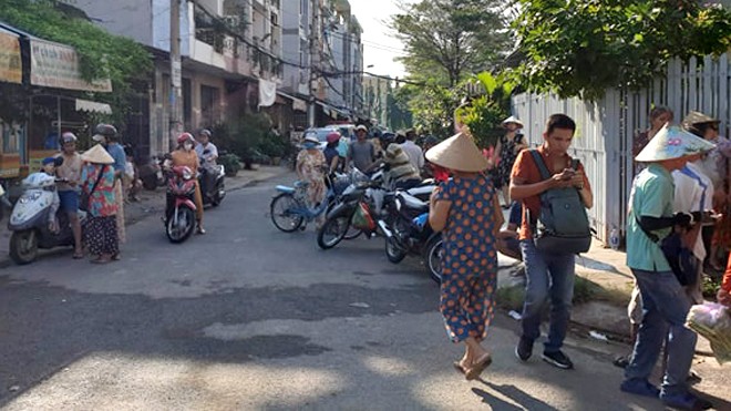 Nghi án phóng hỏa đốt phòng trọ làm 3 người chết ở Sài Gòn Lực lượng chức năng phong tỏa hiện trường để điều tra vụ việc