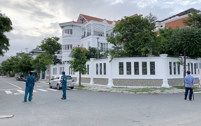 Nguyên Bí thư Thành uỷ Nha Trang bị đâm do từ chối nhận hàng? Căn nhà ông Trường bị phong tỏa chiều 1/11