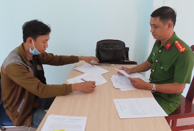 Cô bé 13 tuổi bị bạn trai xâm hại tình dục nhiều lần Trung tại cơ quan Công an.