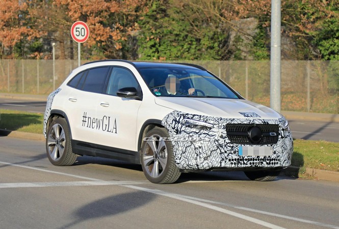 Mercedes-Benz GLA thế hệ mới lộ diện 'hình hài' Mercedes-Benz GLA thế hệ mới lộ diện 'hình hài'