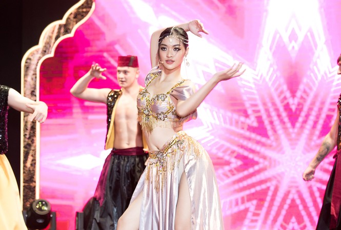 Á hậu Kiều Loan khoe eo thon, múa bụng đầy uyển chuyển tại Dubai Á hậu Kiều Loan khoe eo thon, múa bụng đầy uyển chuyển tại Dubai