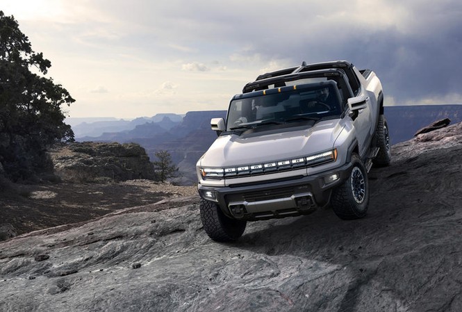 Thời đại của xe điện sắp tới? Xe bản tải GMC Hummer vừa được ra mắt gần đây.