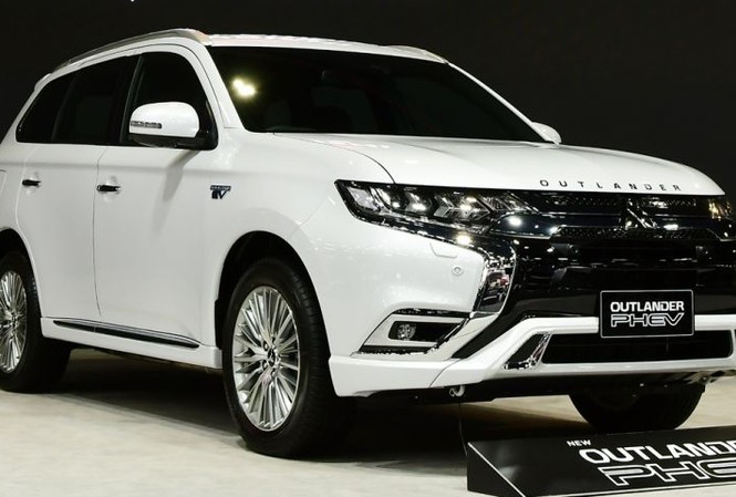 Mitsubishi Outlander Hybrid trình làng tại Thái Lan Mitsubishi Outlander Hybrid trình làng tại Thái Lan