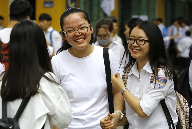 Nhiều điểm thi 'trắng' thí sinh dự thi bài tổ hợp khoa học tự nhiên Thí sinh đã hoàn thành ngày thi đầu tiên