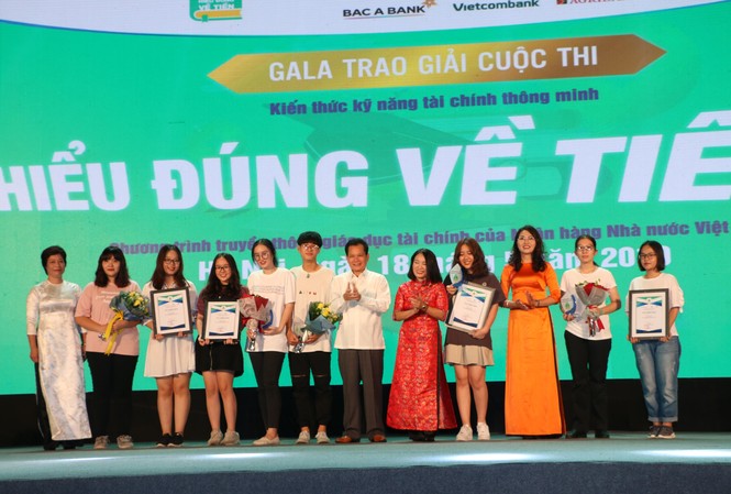 'Em ghét tín dụng đen' giành giải cuộc thi hiểu đúng về tiền 'Em ghét tín dụng đen' giành giải cuộc thi hiểu đúng về tiền