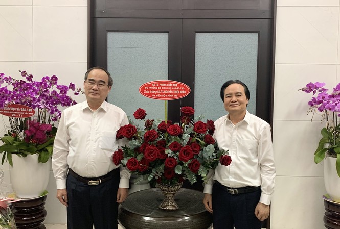 Bộ trưởng Phùng Xuân Nhạ thăm, chúc mừng các nguyên Bộ trưởng GD&ĐT Bộ trưởng Bộ GD&ĐT Phùng Xuân Nhạ thăm chúc mừng nguyên Bộ trưởng GD&ĐT GS.TS Nguyễn Thiện Nhân