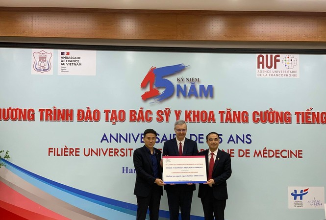 80 luận văn tốt nghiệp của sinh viên ĐH Y Hà Nội bảo vệ trước Hội đồng quốc tế 80 luận văn tốt nghiệp của sinh viên ĐH Y Hà Nội bảo vệ trước Hội đồng quốc tế