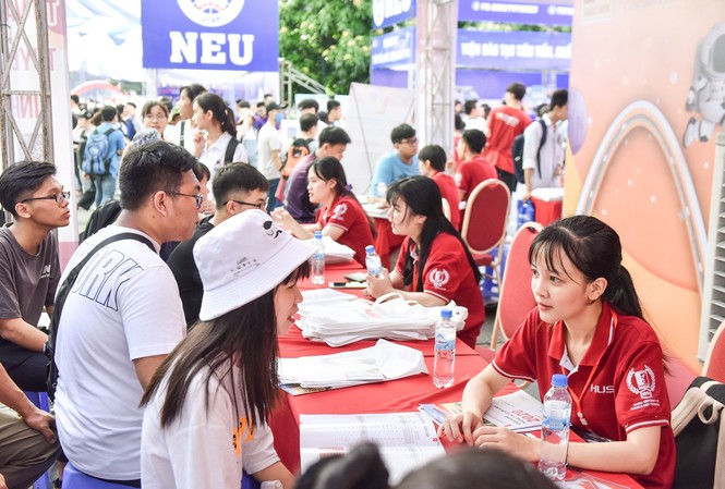 Trường đại học đầu tiên cho sinh viên nghỉ học để phòng chống COVID-19 Trường đại học đầu tiên cho sinh viên nghỉ học để phòng chống COVID-19