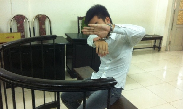 Gã trai thuê bốc vác vào khoắng tài sản nhà chị họ Nguyễn Văn Long tại toà phúc thẩm.