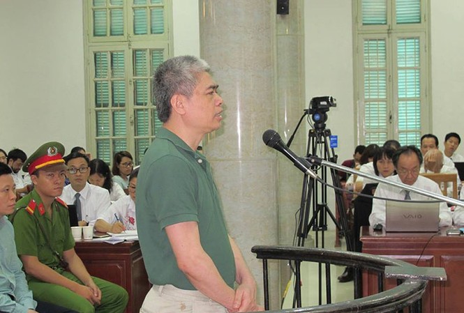 Đưa tiền cho Vietsovpetro: “Kế toán 7, giám đốc 3” Bị cáo Nguyễn Xuân Sơn trả lời HĐXX.