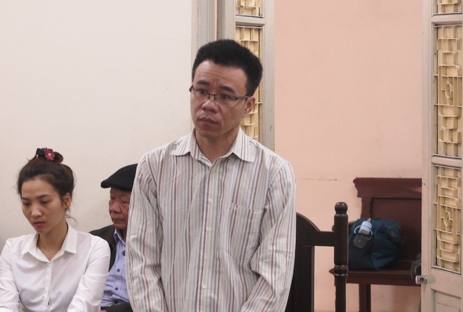 Lừa bạn tù gần 1 tỷ đồng để 'chạy án' giết người Nhâm Hoàng Nghĩa tại tòa.