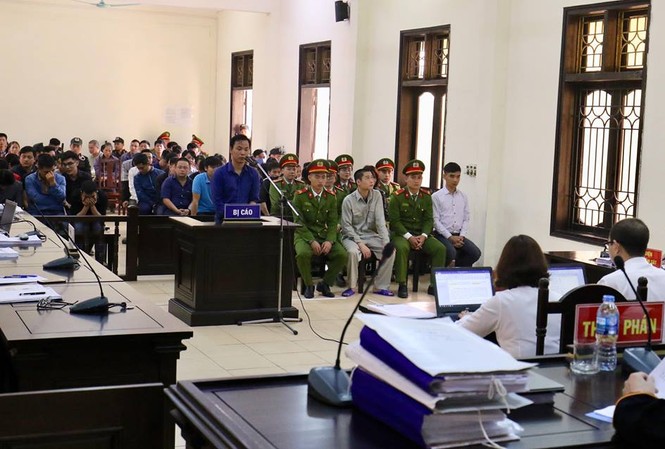 Cựu tướng Phan Văn Vĩnh vắng mặt tại phiên phúc thẩm vụ đánh bạc Khoảng 8h20 sáng nay phiên tòa bắt đầu