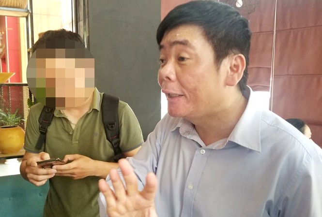 Khởi tố, khám xét văn phòng của luật sư Trần Vũ Hải ở Hà Nội Ông Trần Vũ Hải trao đổi với phóng viên ngay khi buổi khám xét két thúc