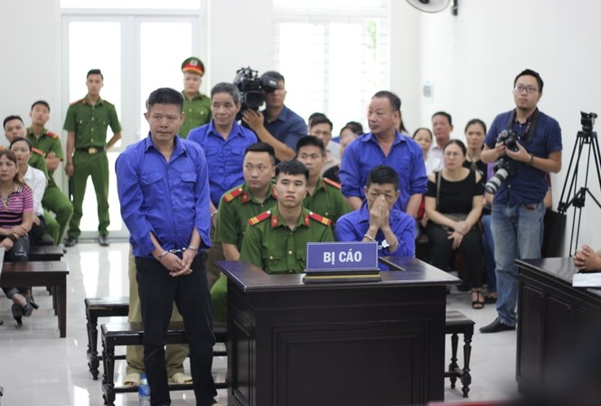 Vì sao tòa xử giang hồ bảo kê chợ Long Biên bị hoãn? Các bị cáo trong phiên tòa sáng nay