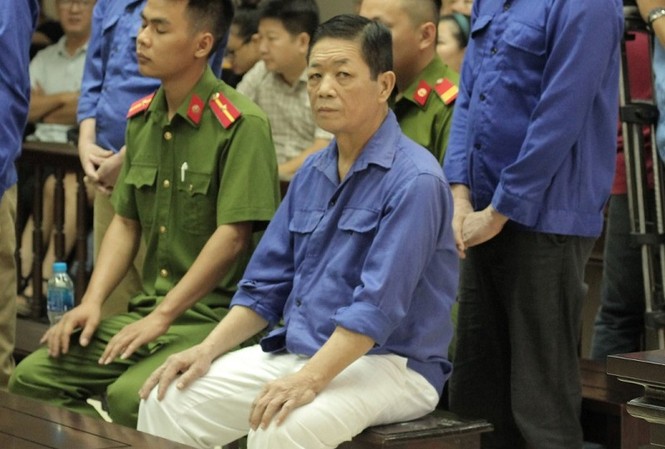 Xét xử Hưng 'kính': Bị hại từng 2 lần muốn tự tử? Bị cáo Nguyễn Kim Hưng tại tòa.