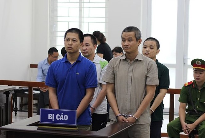 Thủ kho cục thi hành án tham ô tang vật trị giá hơn 16,5 tỷ đồng Các bị cáo tại tòa.