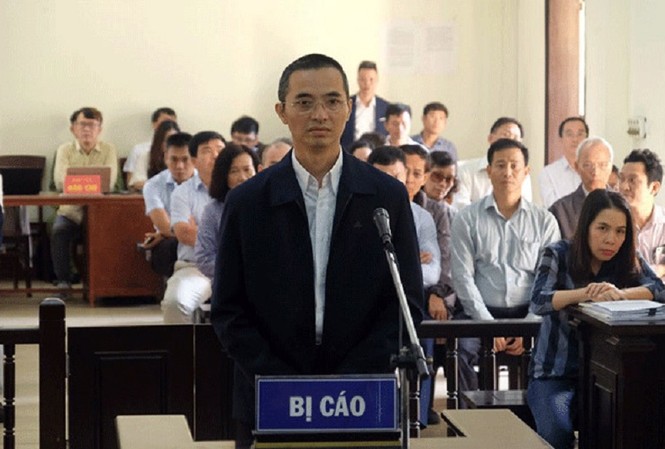 Tiếp tục điều tra hành vi lợi dụng chức vụ của cựu Chánh thanh tra Bộ TT&TT Bị cáo Đặng Anh Tuấn tại tòa án tỉnh Phú Thọ.