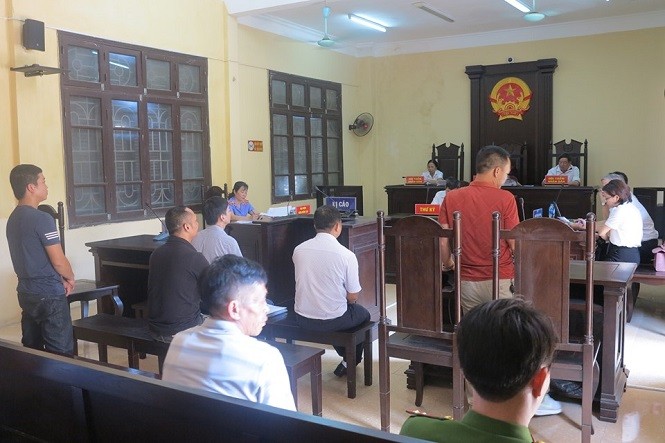 Cán bộ quận ủy kêu oan vì bị cáo buộc chém người Phiên tòa xét xử vụ án.