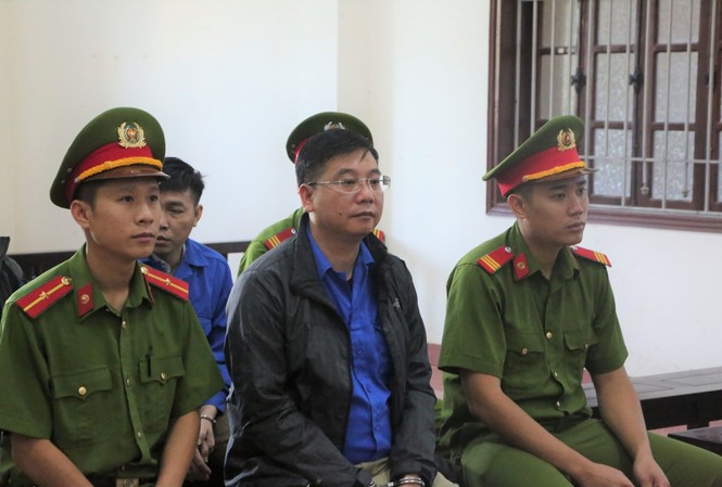 Vụ gian lận thi ở Hòa Bình: Cựu Trưởng phòng an ninh được giảm án Bị cáo Khương Ngọc Chất - cựu Trưởng phòng An ninh chính trị nội bộ.