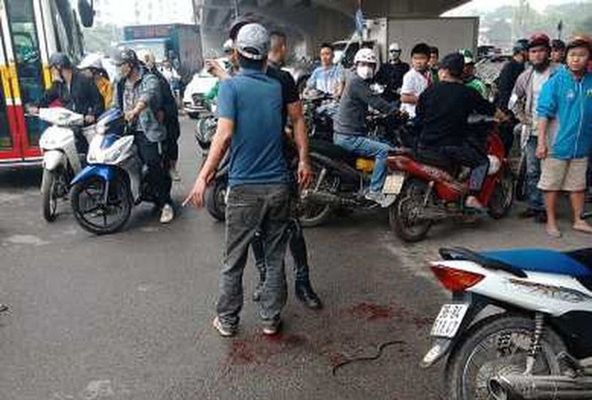 Cầm dao chém vợ và chị vợ vì mâu thuẫn nuôi con Hiện trường vụ việc.