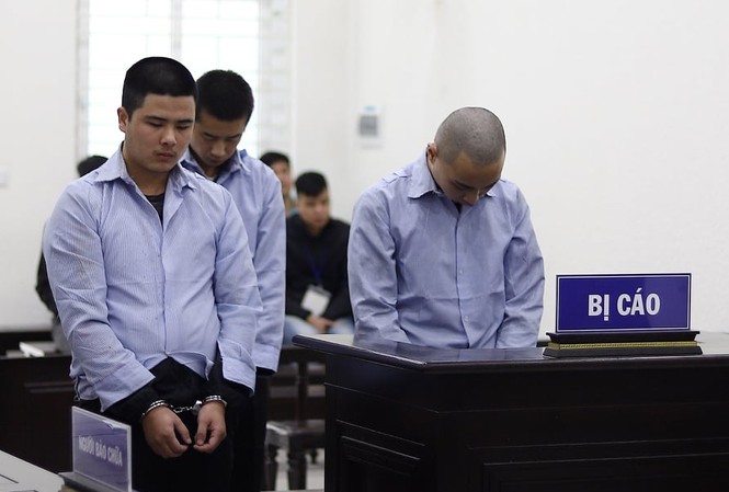Tử hình 3 tên cướp taxi người Trung Quốc Các bị cáo tại tòa.