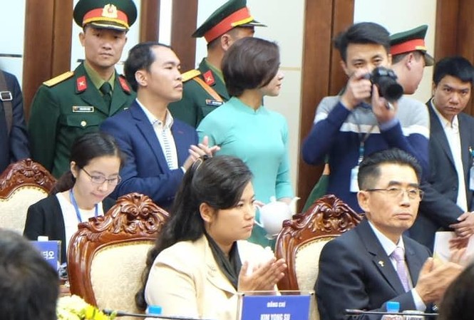 Nữ ca sỹ quyền lực cùng đoàn Triều Tiên thăm nhiều cơ sở kinh tế ở Hà Nội Nữ ca sỹ quyền lực cùng đoàn Triều Tiên thăm nhiều cơ sở kinh tế ở Hà Nội