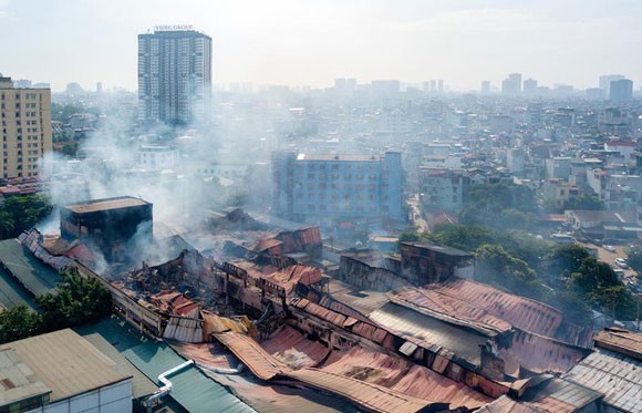 Công ty Rạng Đông 'gian dối' vụ phát tán thủy ngân ra môi trường? Thời điểm cháy, khoảng 15-27kg thủy ngân đã phát tán ra môi trường.