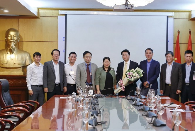 Bộ Tài nguyên và Môi trường có Phó Chánh thanh tra mới Ông Vũ Văn Long (người cầm hoa) nhận chức Phó Chánh thanh tra Bộ Tài nguyên và Môi trường từ 17/3/2020.