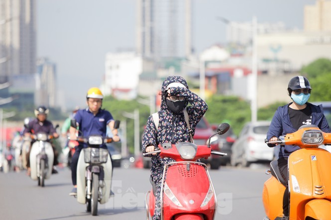 Xuất hiện nhiều đợt nắng nóng trong tháng 6 Ngày mai, Hà Nội có thể nắng nóng tới 38 độ. Ảnh: Nguyễn Trọng Tài.