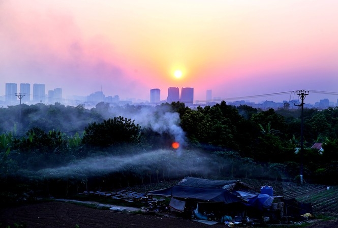 Bốn ngày liên tiếp Hà Nội ô nhiễm vào buổi tối, vì sao? Hà Nội ngày thứ 4 liên tiếp bị ô nhiễm không khí nghiêm trọng vào buổi tối và đêm.