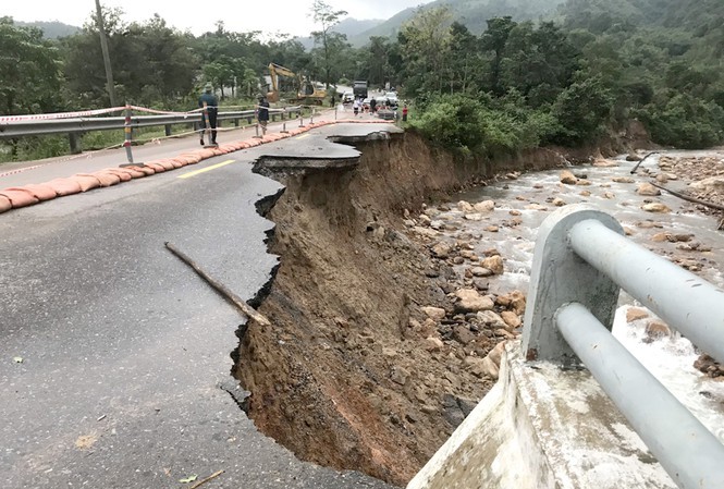Vùng nào có nguy cơ xảy ra sạt lở đất do bão số 9? Bão số 9 khiến nhiều địa phương ở miền Trung và Tây Nguyên có nguy cơ cao xảy ra sạt lở đất và lũ quét.