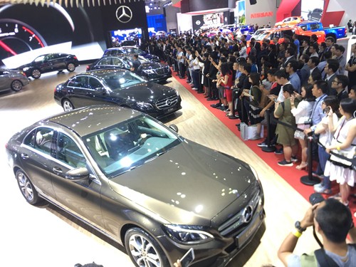 'Ông lớn' mạnh tay chi cho triển lãm ô tô VMS Triển lãm ô tô là dịp được Mercedes-Benz Việt Nam đặt mục tiêu bán hàng rất lớn