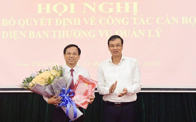 Phó Bí thư quận Nam Từ Liêm làm Phó Ban Tổ chức Thành ủy Hà Nội Phó Bí thư Thành ủy Hà Nội Đào Đức Toàn trao quyết định nhận nhiệm vụ mới cho ông Nguyễn Thanh Minh