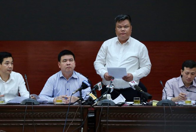 Hà Nội không trả lời việc tỷ phú Thái Lan mua cổ phần nước mặt sông Đuống Đại diện lãnh đạo sở, ngành Hà Nội không trả lời câu hỏi về thông tin tỷ phú Thái Lan mua cổ phần Nhà máy nước mặt sông Đuống. Ảnh: Hoàng Mạnh Thắng